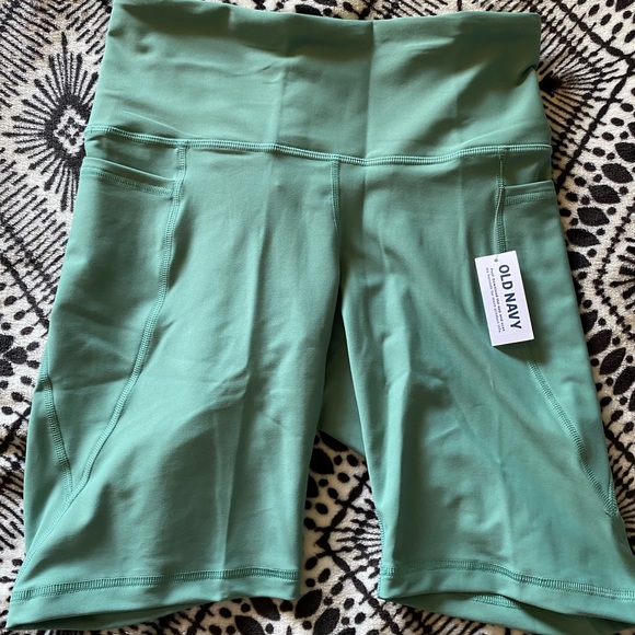Old Navy Pants - 🆕 High Rise Powesoft Bike Shorts Size M 8” inseam